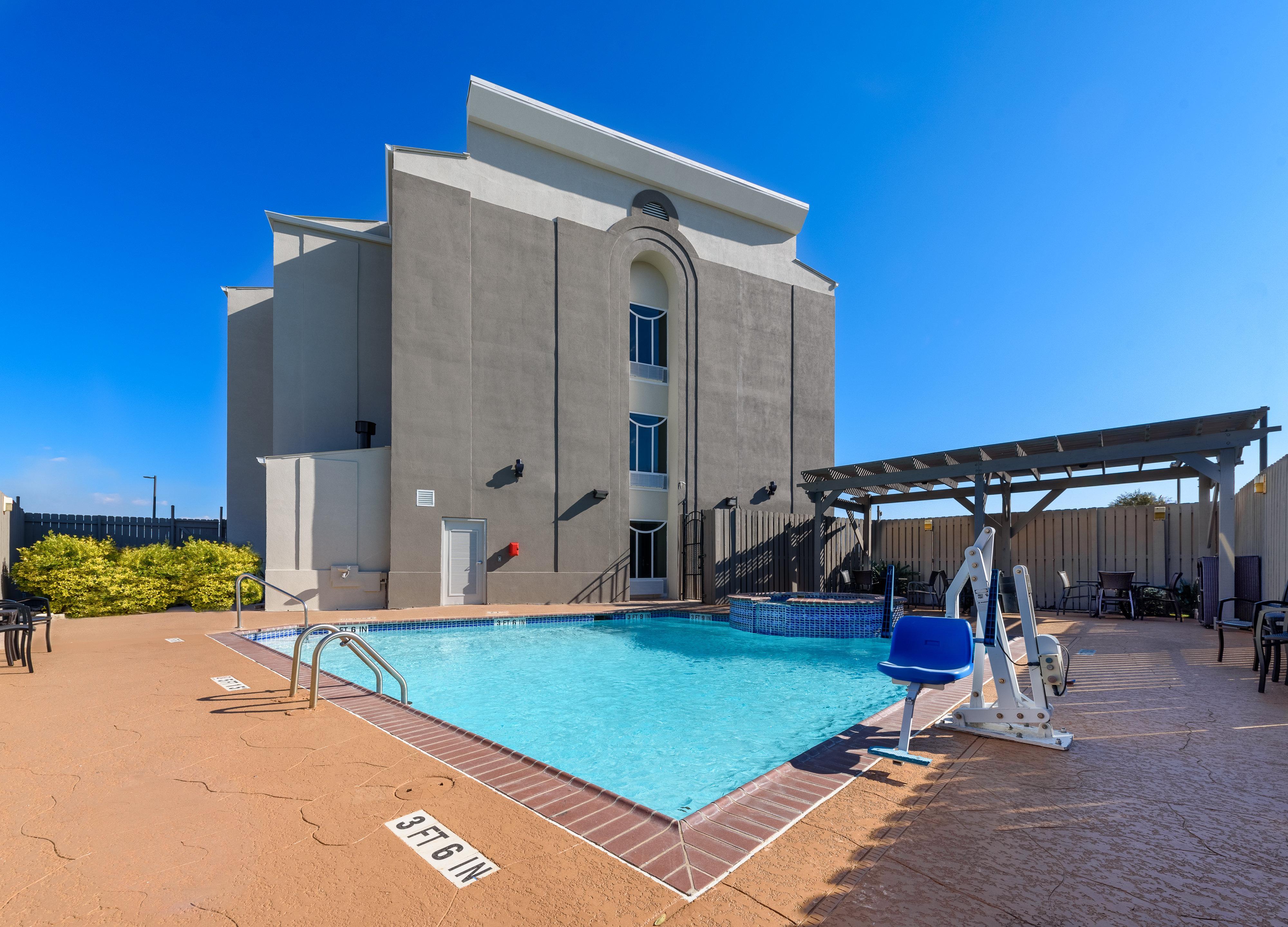 Holiday Inn Express Hotel And Suites Bastrop By Ihg Экстерьер фото