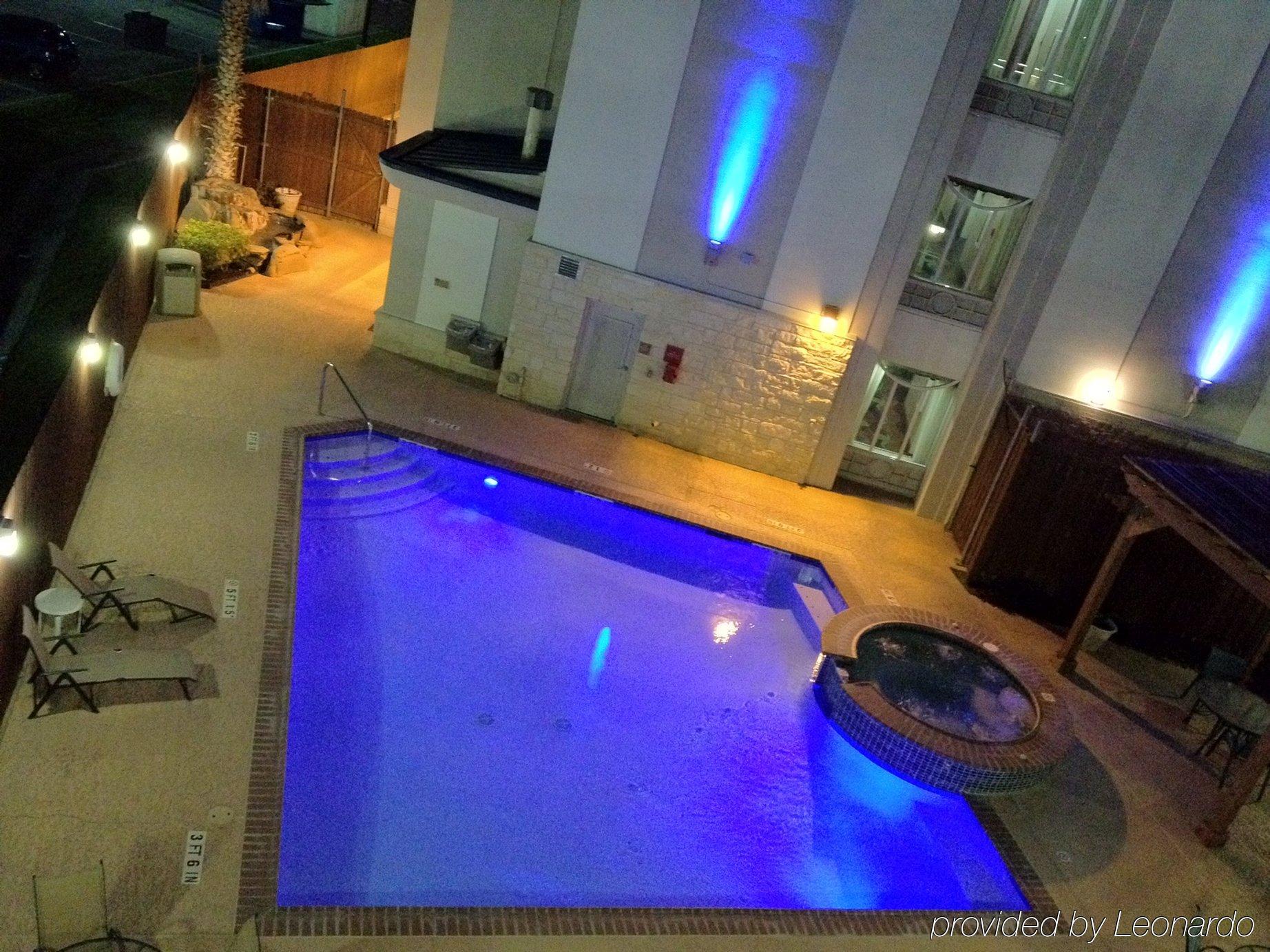 Holiday Inn Express Hotel And Suites Bastrop By Ihg Удобства фото