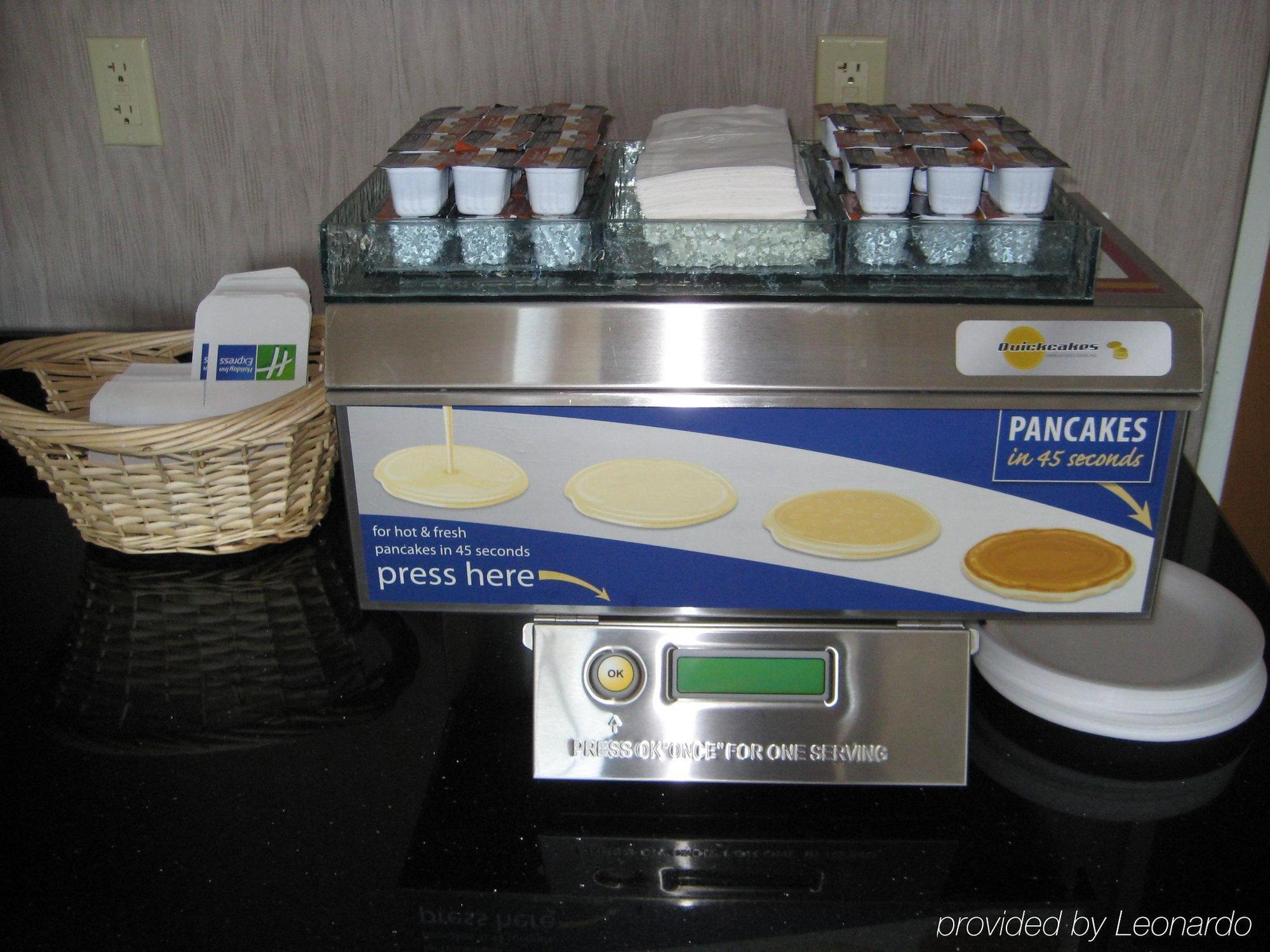 Holiday Inn Express Hotel And Suites Bastrop By Ihg Ресторан фото