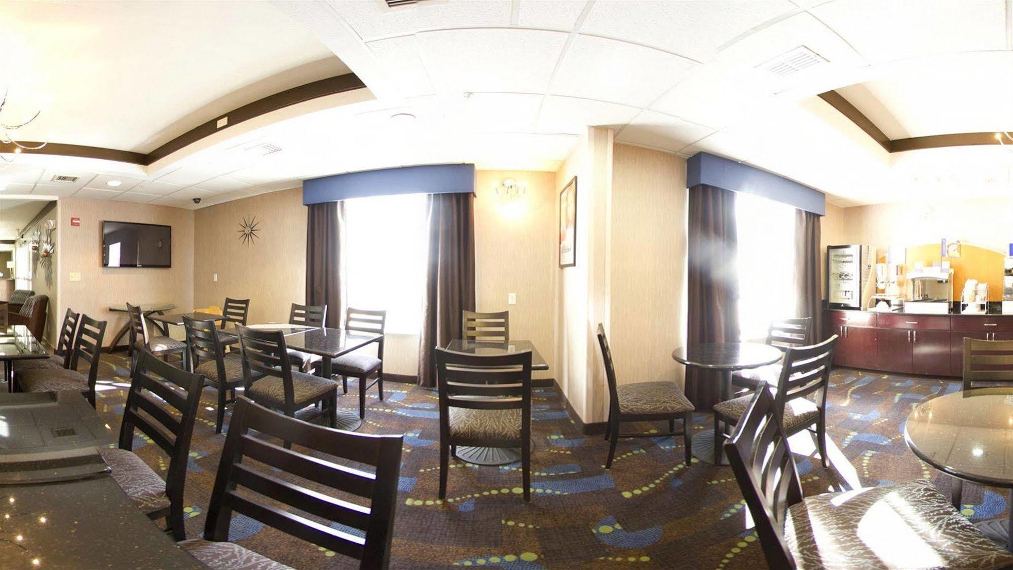 Holiday Inn Express Hotel And Suites Bastrop By Ihg Экстерьер фото