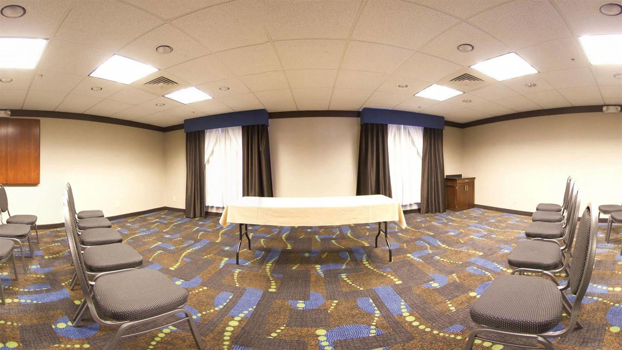 Holiday Inn Express Hotel And Suites Bastrop By Ihg Экстерьер фото