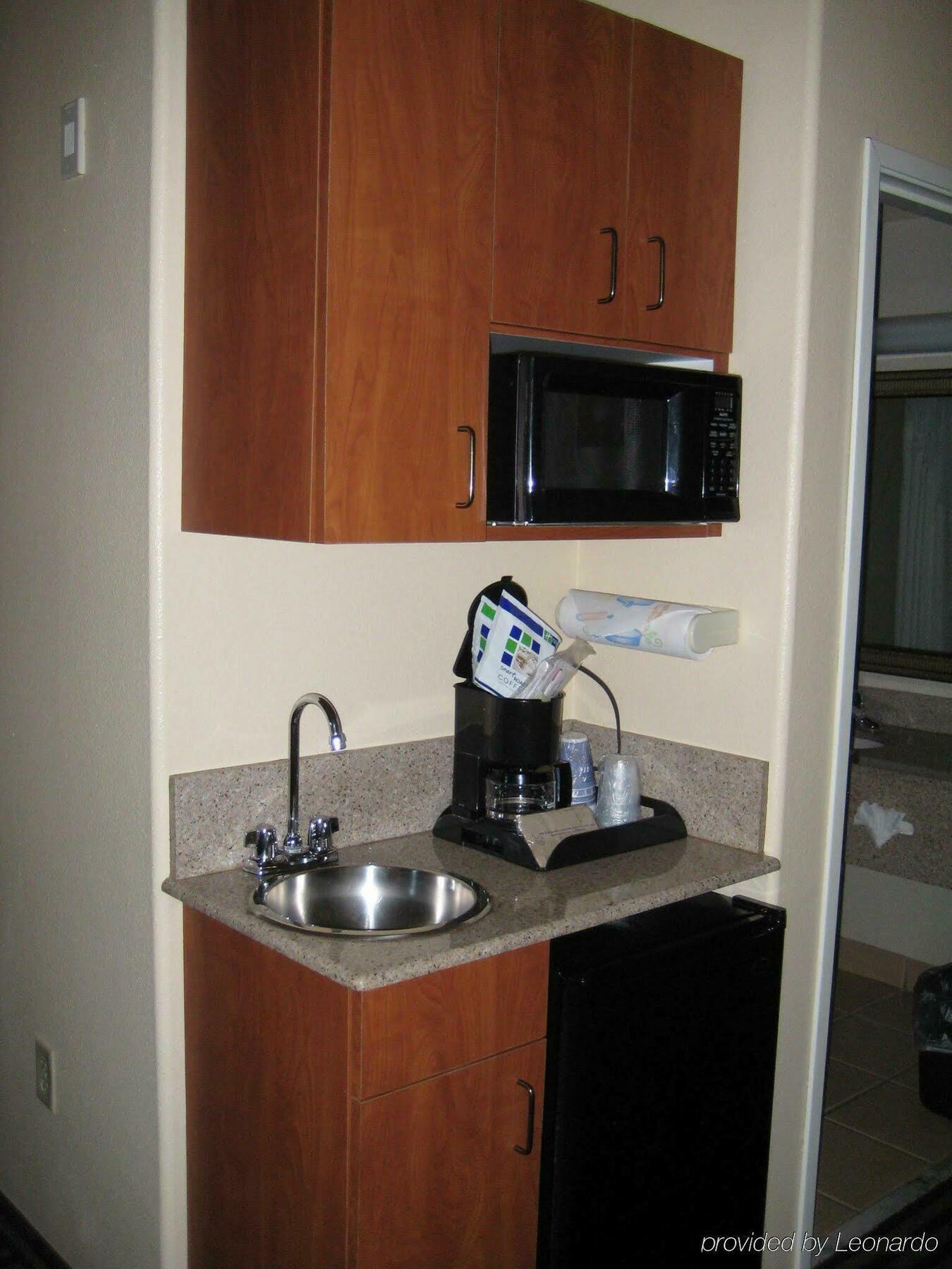 Holiday Inn Express Hotel And Suites Bastrop By Ihg Номер фото